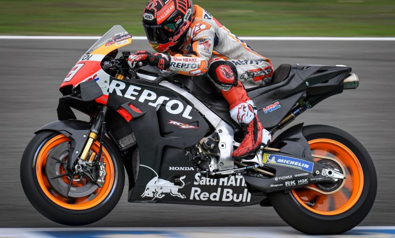 Photo of Marquez ends a rain-interrupted Day 2 on top